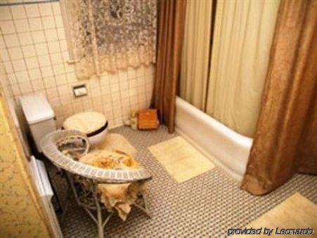 Brass Pineapple Inn Charleston Bilik gambar